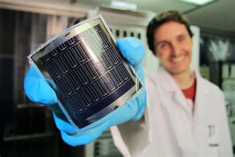  Perovskitas: Uma Revolução Silenciosa na Eficiência de Painéis Solares e LEDs?